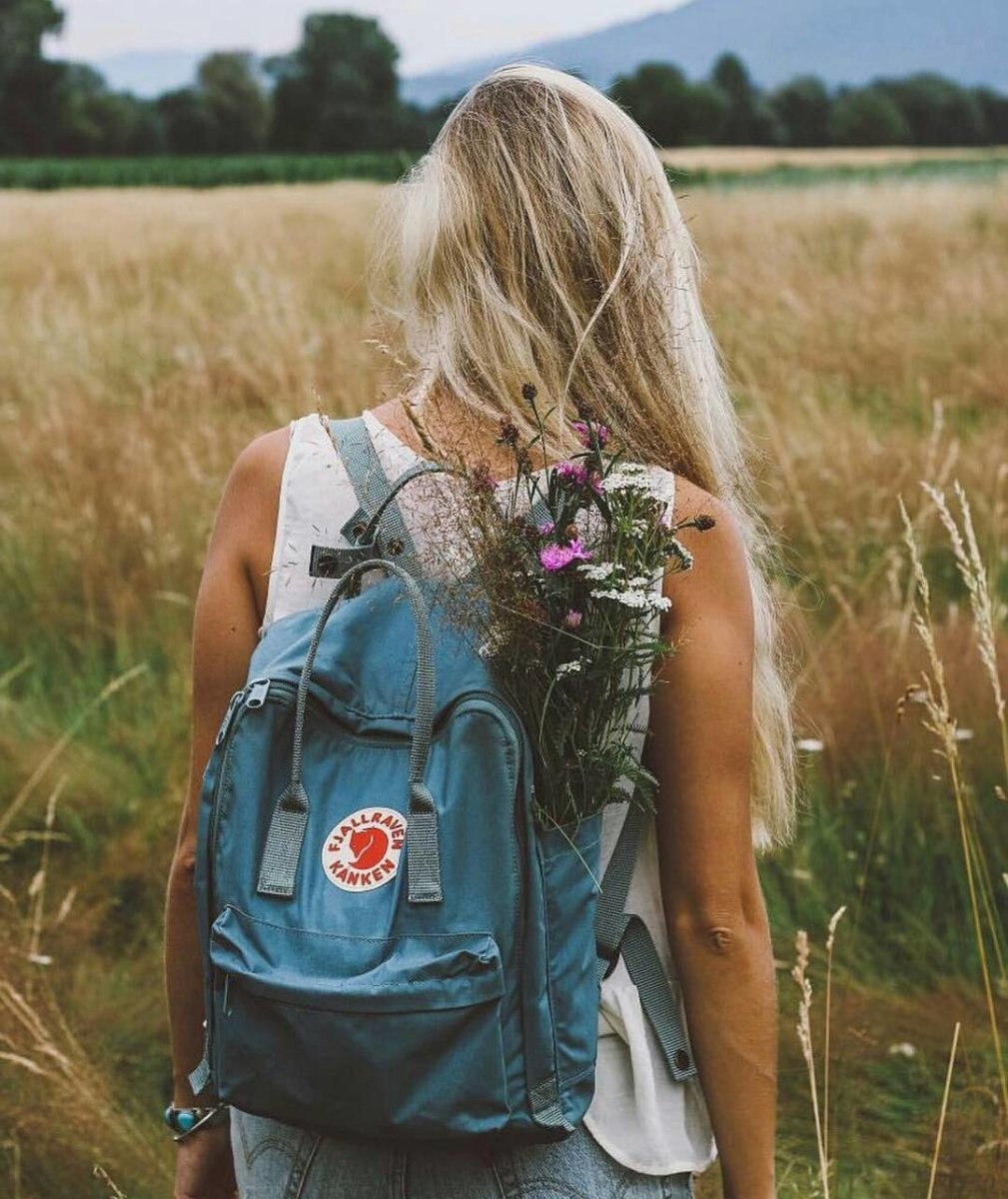 Girl discount fjallraven backpack